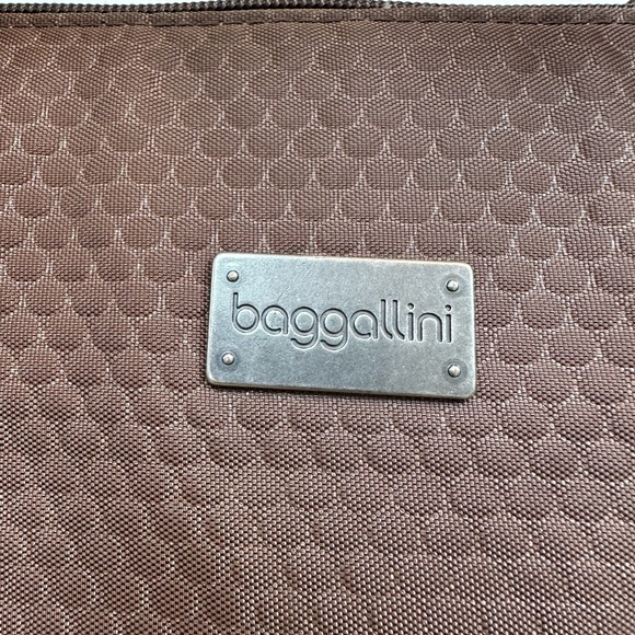 Baggallini Shoulder Bag - Beautiful Brown Color with Lots of Storage Space - Picture 4 of 16